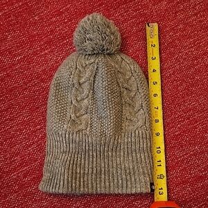 The North Face Womens Gray pom cap Beanie Cozy Cable Knit Design